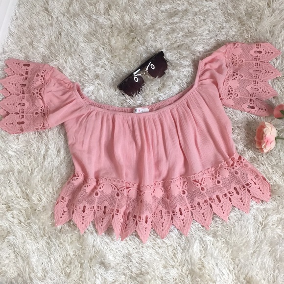 Crop top Crochet trim Pink off shoulder top - Picture 3 of 4